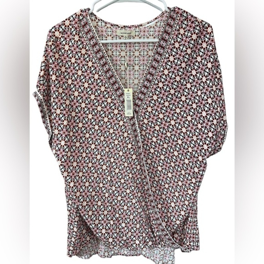 NWT Max Studio Geometric V-Neck Blouse - Red, Black, White